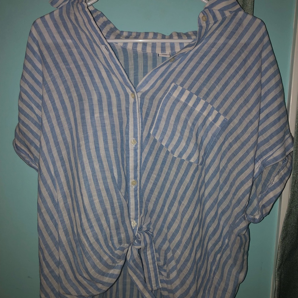 Size XL striped tie up shirt with collar